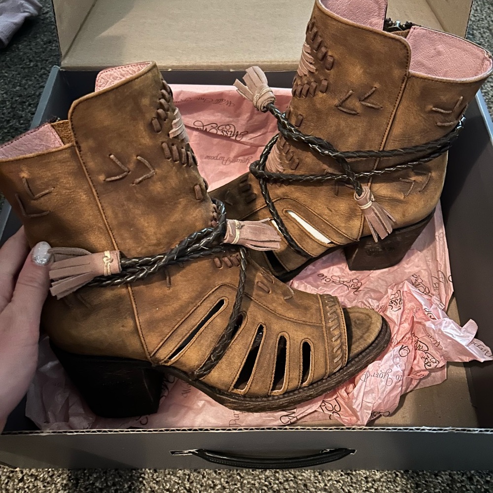 Miss Macies size 8.5